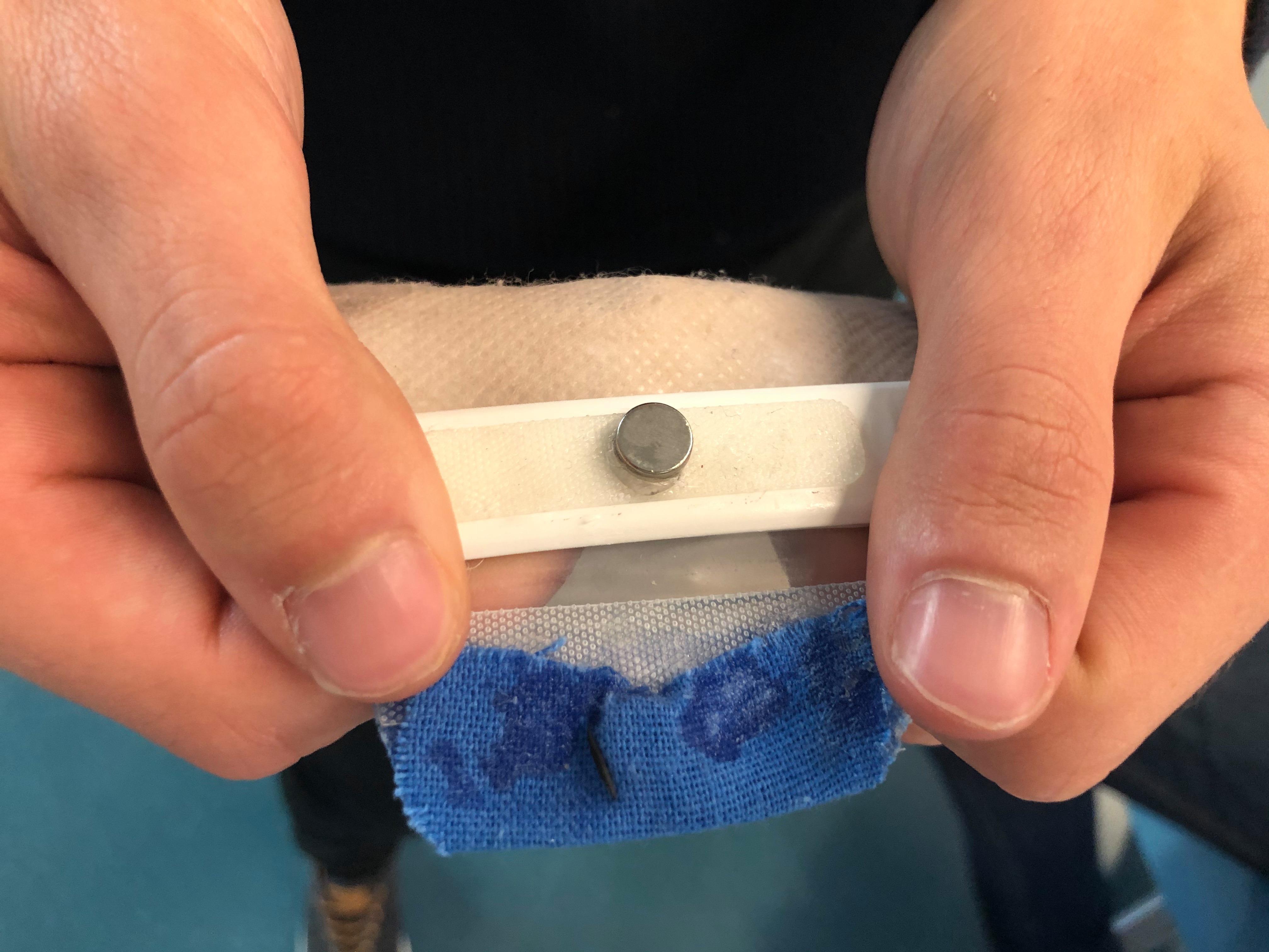 Image of ostomy bag closure magnets